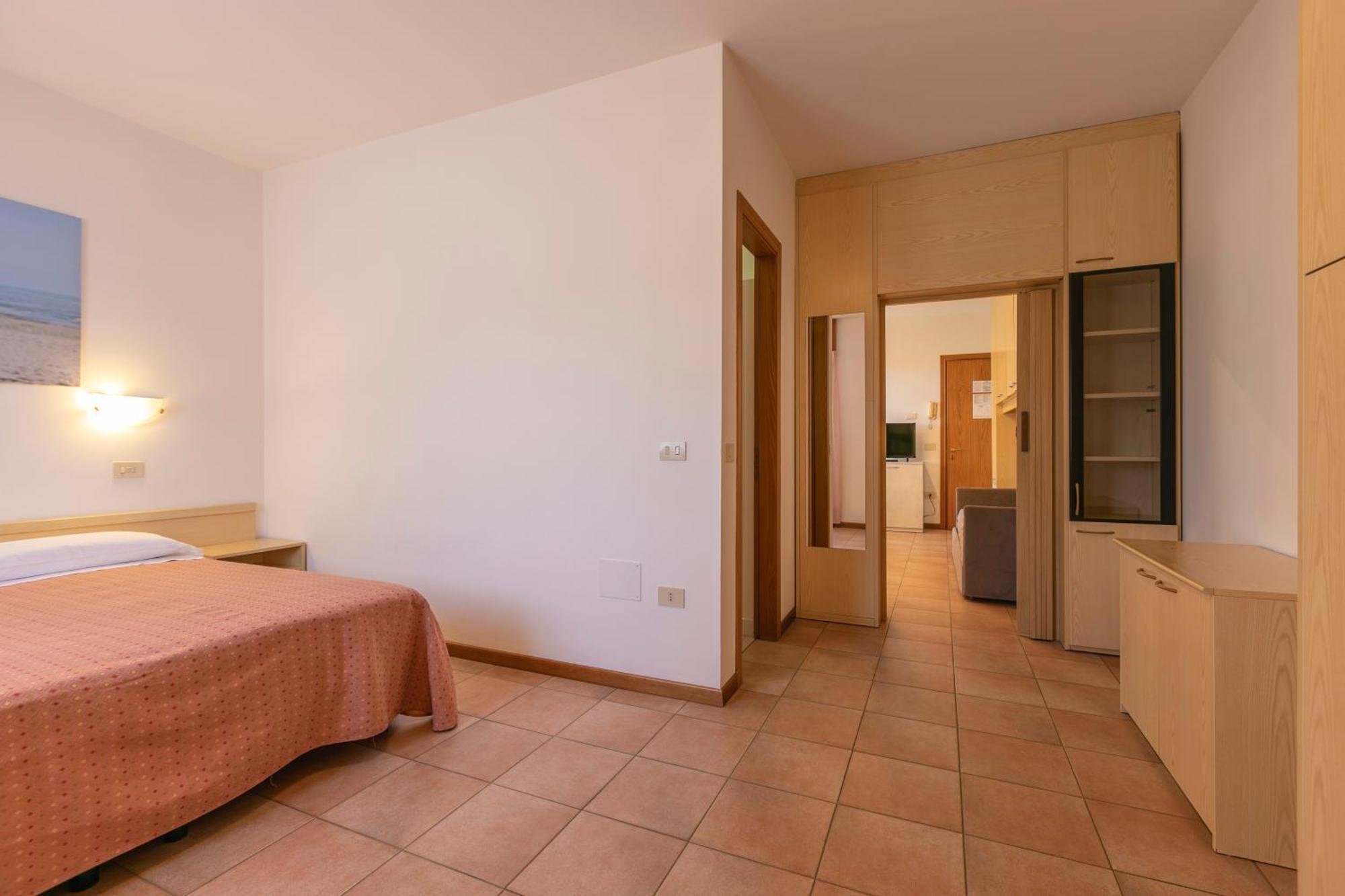 Residence Piccolo Milano Marittima Exteriör bild